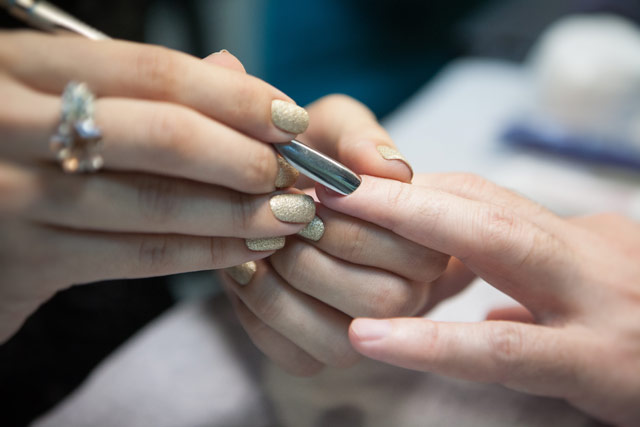 Как безболезнено удалить птеригий на ногтях рук