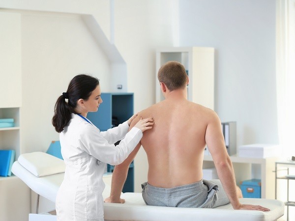 Боль при поднятии руки в плече - что делать