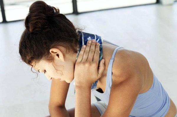 Болит шея сзади, слева, справа, сбоку. Причины, чем лечить