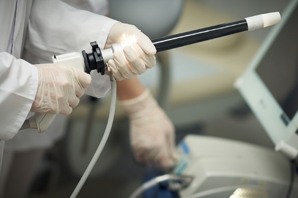 Геморройная шишка вылезла наружу. Какая мазь лучше помогает, чем лечить после родов, при беременности