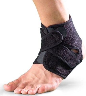 Голеностопный сустав опухает и болит после травмы, бега. Причины, лечение