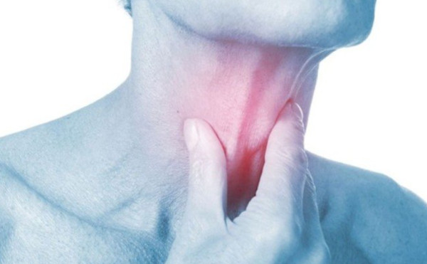 Паратонзиллярный абсцесс горла (паратонзиллит). Фото, лечение