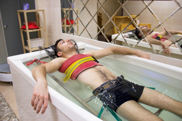 Подводное вытяжение позвоночника. Показания и противопоказания, как проходит, отзывы