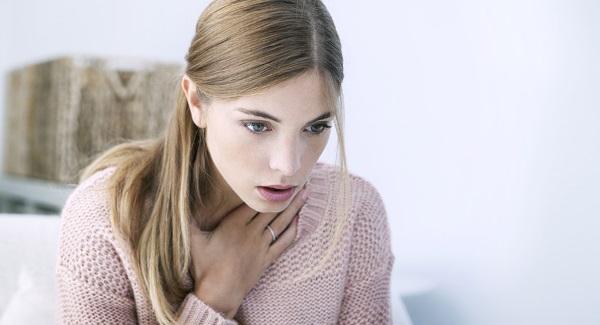 Тяжесть в грудине посередине давящая, ком в горле, кашель, одышка, отрыжка. Что делать, причины