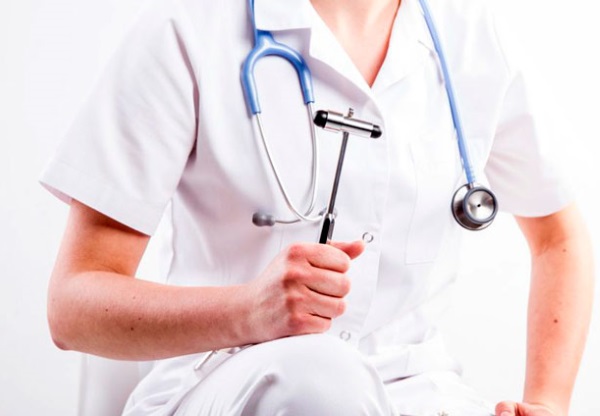 Тяжесть в грудине посередине давящая, ком в горле, кашель, одышка, отрыжка. Что делать, причины